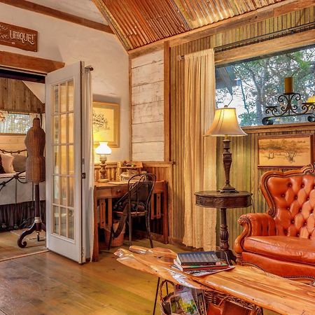 Pet-Friendly Wimberley Cabin With Fire Pit And Hot Tub Bagian luar foto