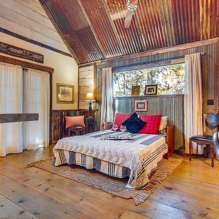 Pet-Friendly Wimberley Cabin With Fire Pit And Hot Tub Bagian luar foto