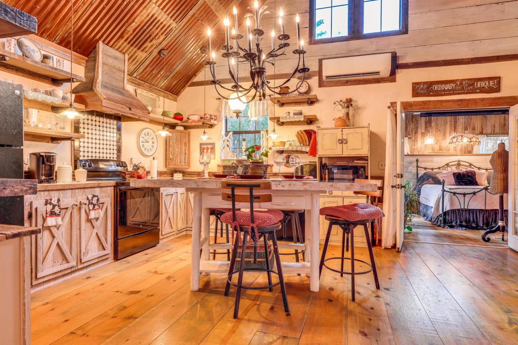 Pet-Friendly Wimberley Cabin With Fire Pit And Hot Tub Bagian luar foto