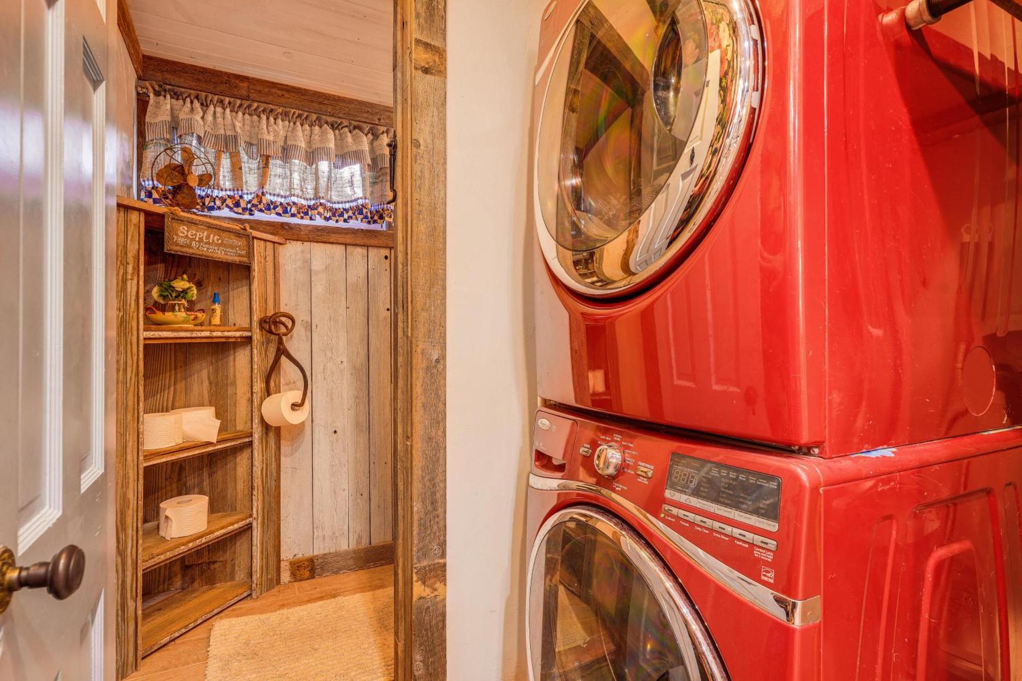 Pet-Friendly Wimberley Cabin With Fire Pit And Hot Tub Bagian luar foto