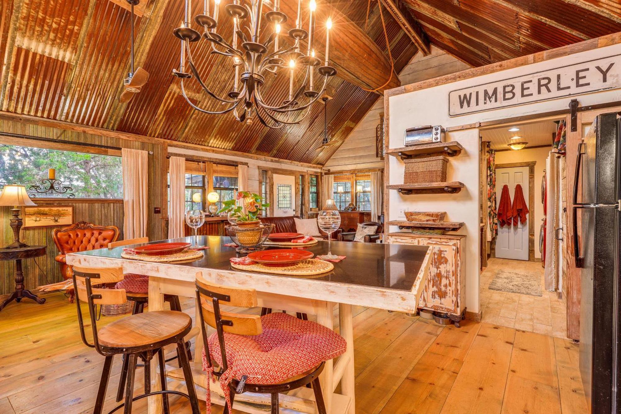 Pet-Friendly Wimberley Cabin With Fire Pit And Hot Tub Bagian luar foto