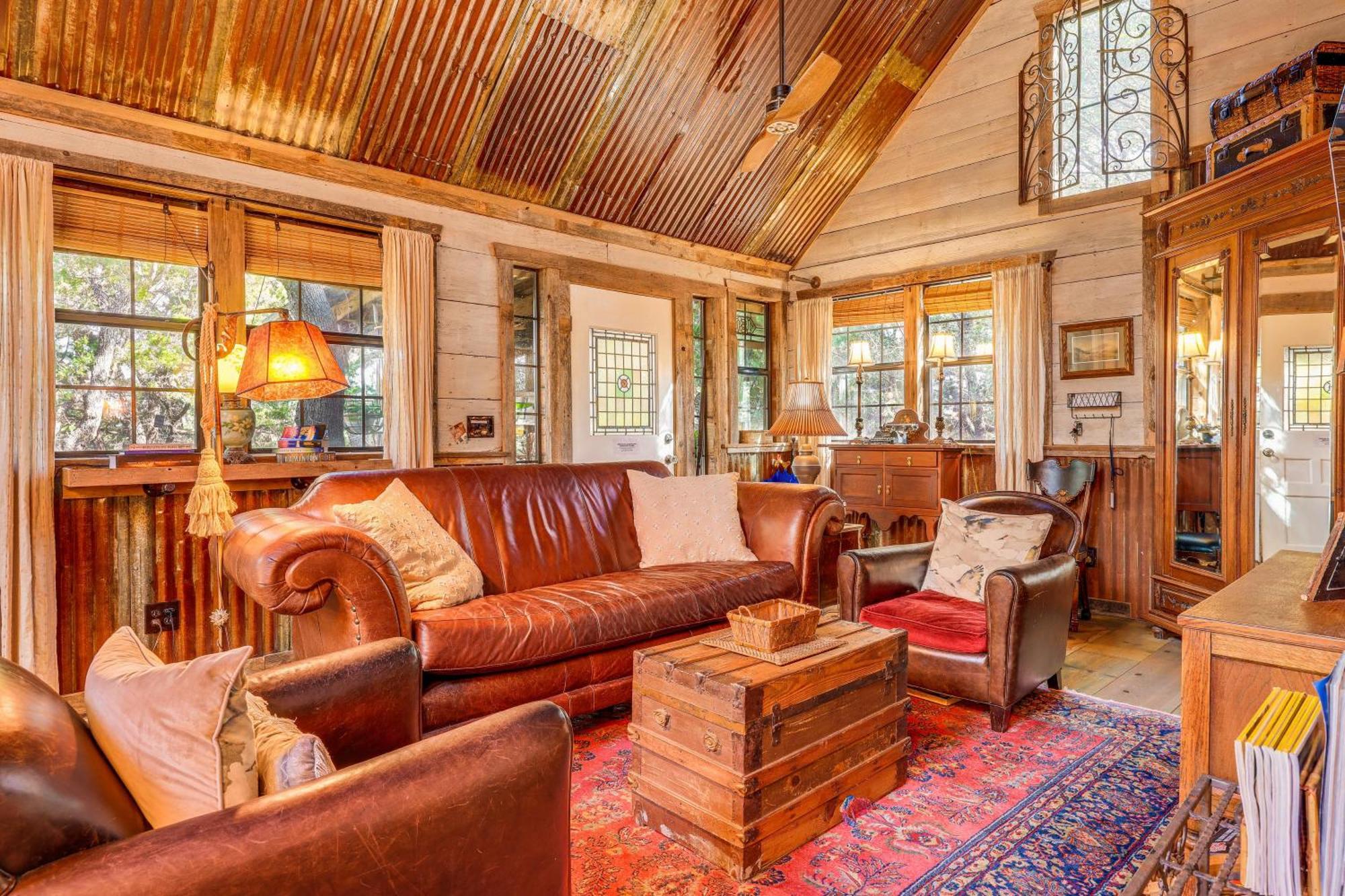 Pet-Friendly Wimberley Cabin With Fire Pit And Hot Tub Bagian luar foto