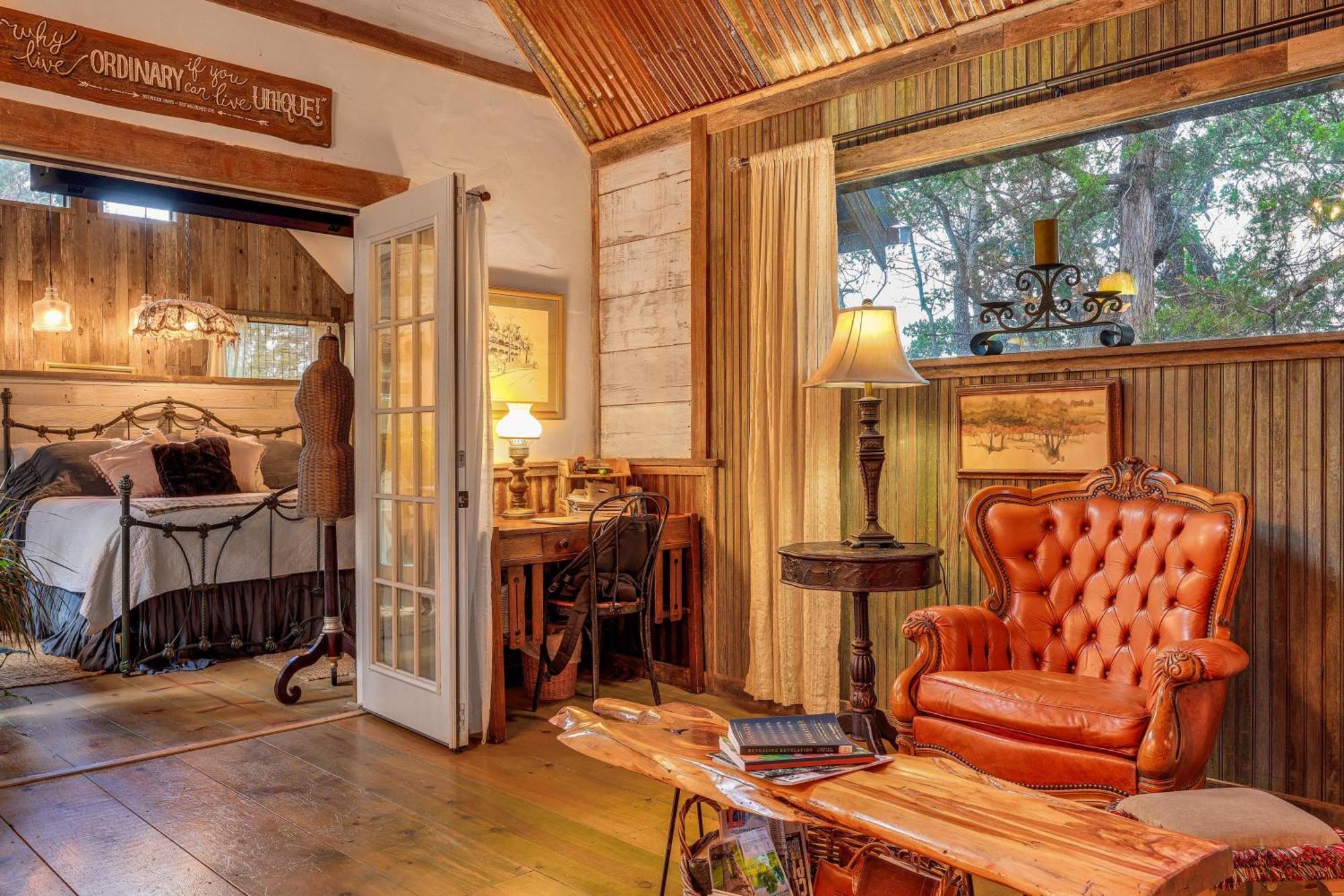 Pet-Friendly Wimberley Cabin With Fire Pit And Hot Tub Bagian luar foto
