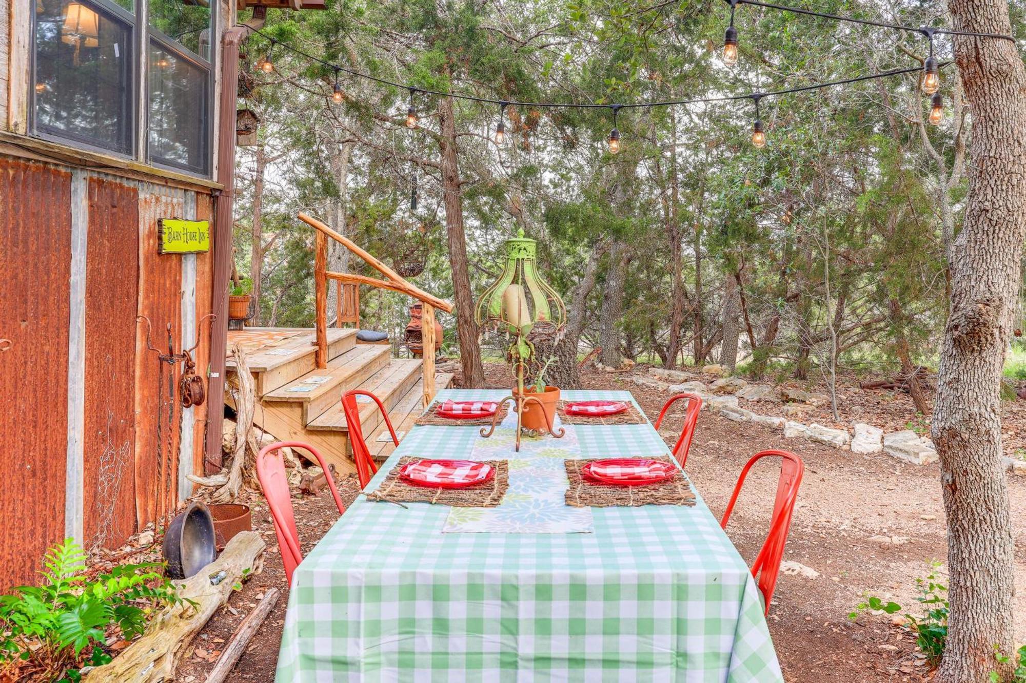 Pet-Friendly Wimberley Cabin With Fire Pit And Hot Tub Bagian luar foto