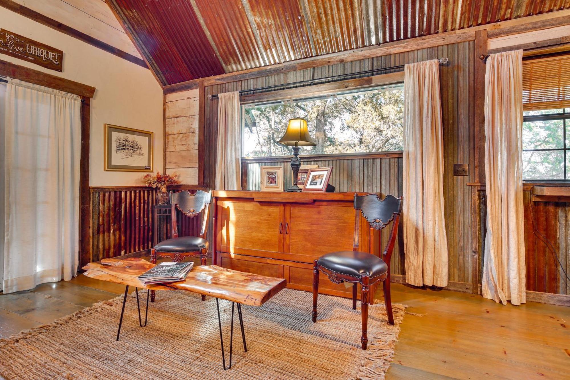 Pet-Friendly Wimberley Cabin With Fire Pit And Hot Tub Bagian luar foto